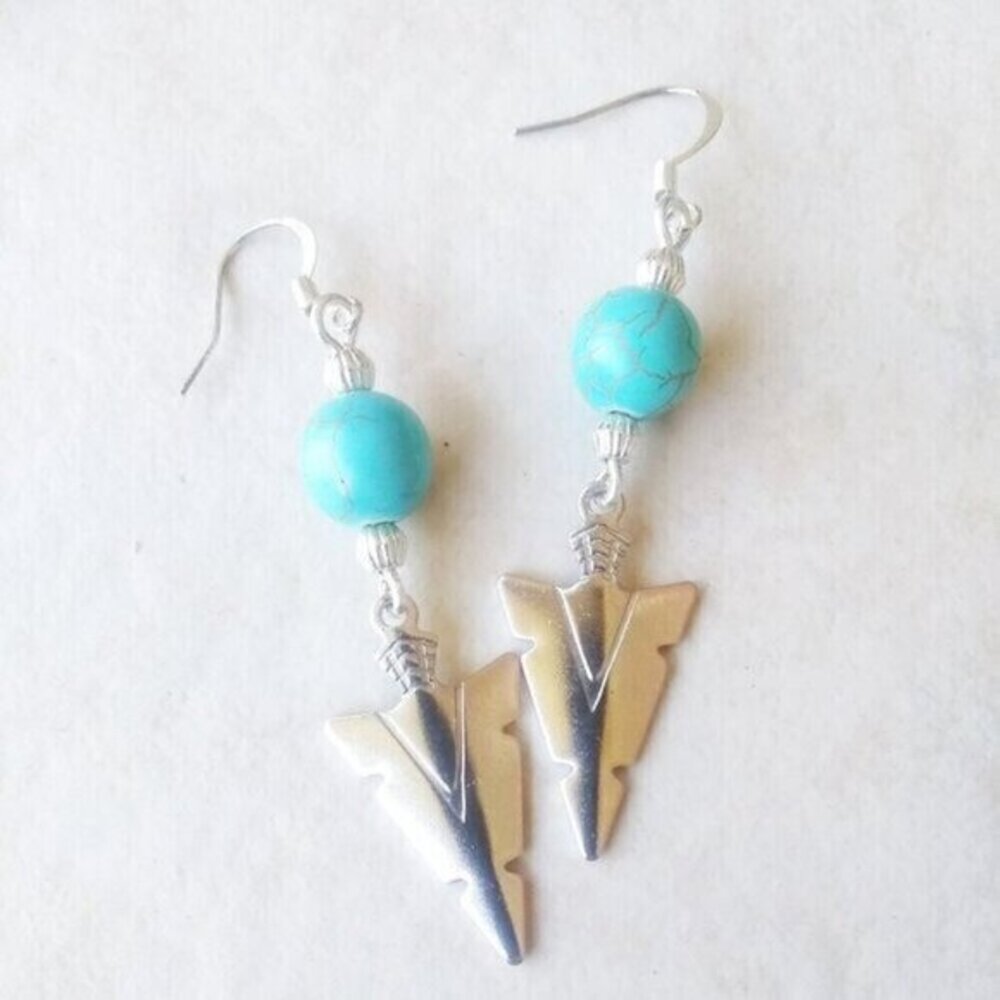 $10 Radical Drop! Aqua & Silver Arrowheads Lightweight Earrings